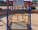 Prefeitura instala placas em brinquedos inclusivos