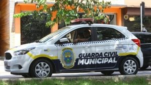 Adolescente morre após bater moto em carro enquanto fugia da Guarda Municipal em BH