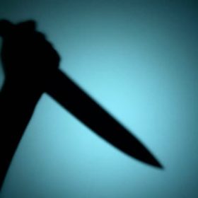 Homem é preso após esfaquear duas pessoas em Arcos