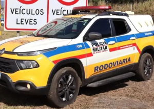 Polícia aborda suspeito e descobre mandado de prisão