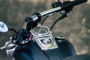 Homem &eacute; baleado tr&ecirc;s vezes enquanto pilotava moto na Grande BH