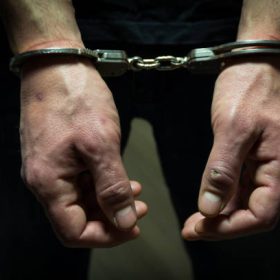 Homem é preso por agredir com socos e cortar cabelo da ex no Bom Pastor