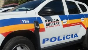 Homem que perseguiu e esfaqueou ex-companheira em moto é preso em Divinópolis