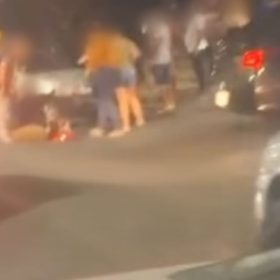 Motociclista fica ferido em batida com carro, em Ita&uacute;na