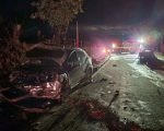 Carro pega fogo após acidente entre Nova Serrana e Perdigão; três ficam feridos