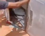 Carro capota após atingir barranco em zona rural de Oliveira
