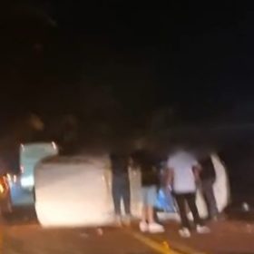 Carro capota na MG-050 entre São José dos Salgados e São Gonçalo do Pará