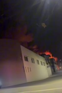 Galp&atilde;o de f&aacute;brica de cal&ccedil;ados pega fogo em Nova Serrana