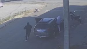 C&acirc;mera flagra tentativa de homic&iacute;dio em Cl&aacute;udio; veja v&iacute;deo