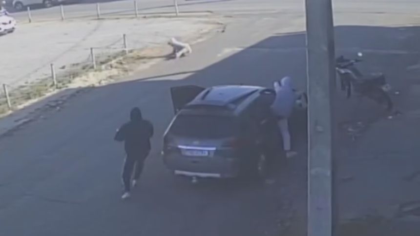Câmera flagra tentativa de homicídio em Cláudio; veja vídeo