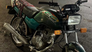 Motocicleta &eacute; furtada no bairro S&atilde;o Geraldo, em Divin&oacute;polis