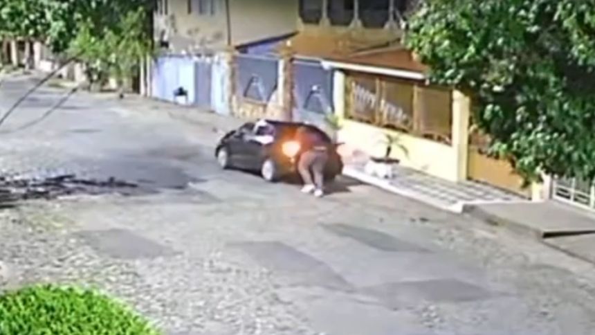 Ladrão furta carro e foge empurrando o veículo em Divinópolis