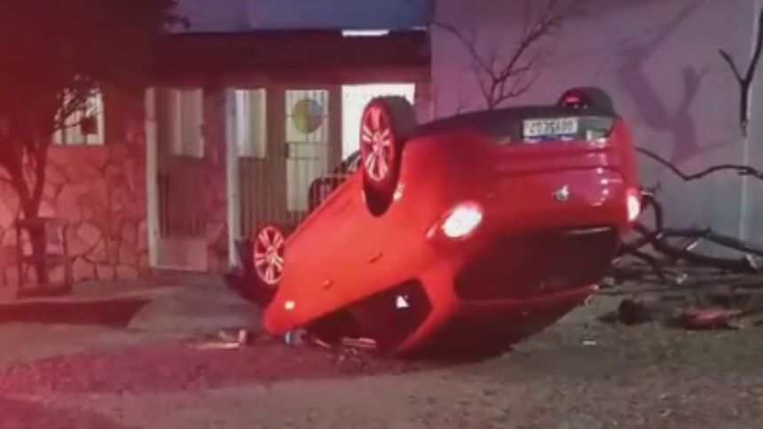 Motorista bêbada e sem CNH capota carro no Bom Pastor, em Divinópolis