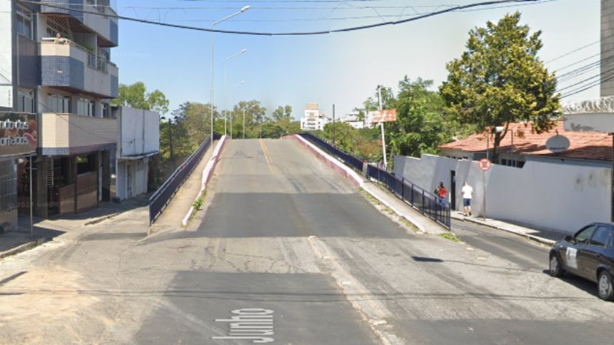 Mulher fica ferida em acidente próximo ao viaduto do Esplanada, em Divinópolis