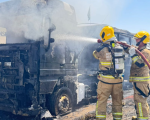 Incêndio destrói caminhão carregado com adubo na BR-354, em Arcos
