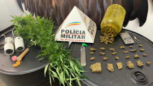 Dupla &eacute; detida por tr&aacute;fico de drogas em Ita&uacute;na