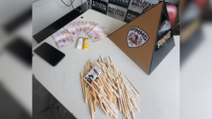 Homem &eacute; preso ap&oacute;s furtar isqueiros e cigarros de palha de padaria em Cl&aacute;udio