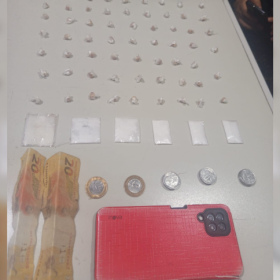 Nova Serrana: Mulher é flagrada com drogas e dinheiro durante patrulhamento da Guarda Municipal