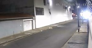 V&Iacute;DEO: ladr&atilde;o quebra o p&eacute; ao pular de janela de 5 metros ap&oacute;s furtar carnes e chinelos