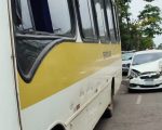 Acidente com ônibus escolar deixou homem com traumatismo craniano no Interlagos, criança ficou ferida
