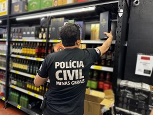 Distribuidora de Contagem é investigada por suspeita de venda de bebidas falsificadas