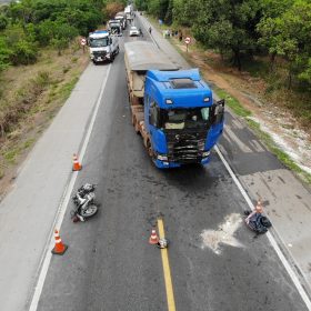 Vídeo: Motociclista morre em batida com caminhão na BR-262