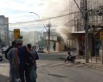 Explosão em botijão de gás provoca incêndio em restaurante no Centro de Divinópolis
