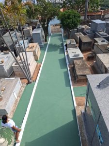 Prefeitura de Cajuru intensifica limpeza de cemit&eacute;rios para as celebra&ccedil;&otilde;es do Dia de Finados