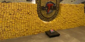 Casal &eacute; preso com mais de 1 tonelada de maconha em Contagem