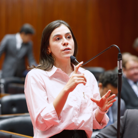 Zema não apresenta plano para usar 1,8 bilhão do Juros por Educação, aponta deputada Lohanna
