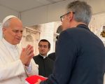 No Vaticano, Papa Leão XIV abençoa povo de Minas Gerais ao receber obras de artesãs do estado das mãos do governador