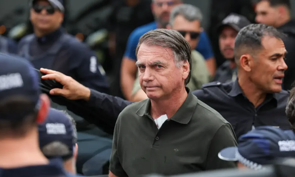 Bolsonaro e aliados começam a cumprir pena por tentativa de golpe de estado; ex-presidente segue na sede da PF