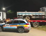 Caminhão furtado é recuperado após perseguição em Carmo do Cajuru