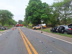 Casal morre carbonizado ap&oacute;s acidente entre dois carros na MG-050, em Ita&uacute;na