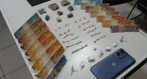 Nova Serrana: Jovem tenta fugir de bicicleta, sofre queda e &eacute; preso com drogas