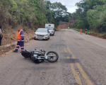 Funcionário que limpava rodovia é atropelado por motociclista sem CNH, em Pará de Minas