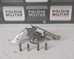 PM apreende arma de fogo após briga entre vizinhas no bairro Catalão, em Divinópolis