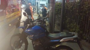 Batida entre motocicletas no Centro de Formiga deixa homem ferido