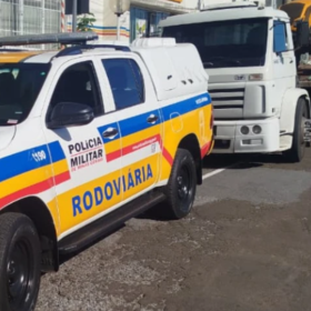 Trator furtado em SP que viria para Divinópolis é recuperado pela PMR