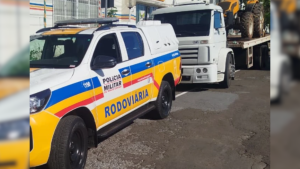 Trator furtado em SP que viria para Divin&oacute;polis &eacute; recuperado pela PMR