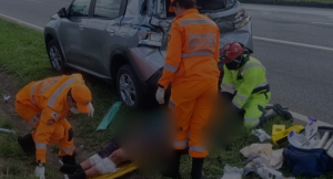 Acidente entre carro e caminh&atilde;o deixa tr&ecirc;s pessoas feridas, incluindo beb&ecirc; de 1 ano