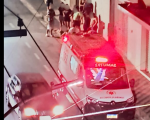 Acidente entre carro e moto deixa dois feridos na av. Paraná; condutor do carro fugiu do local