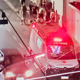 Acidente entre carro e moto deixa dois feridos na av. Paraná; condutor do carro fugiu do local