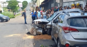 Batida entre carros em Par&aacute; de Minas deixa homem ferido