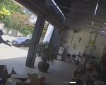 Homem entra em loja, atira e persegue empresário na rua Pitangui, em Divinópolis