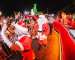 Papai Noel chega de trem iluminado da VLI em Divinópolis em 18/11