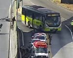 Motociclista tenta fugir de blitz, cai de viaduto e morre em BH