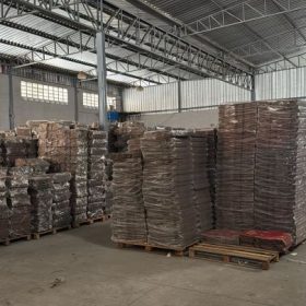 Receita apreende 500 mil caixas de t&ecirc;nis falsificados em Nova Serrana
