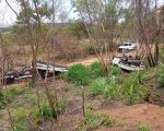 Caminhonete de empresa de energia elétrica cai em ribanceira na BR-494