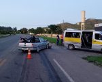 Batida entre van e carro deixa cinco feridos na MG-431, em Itaúna